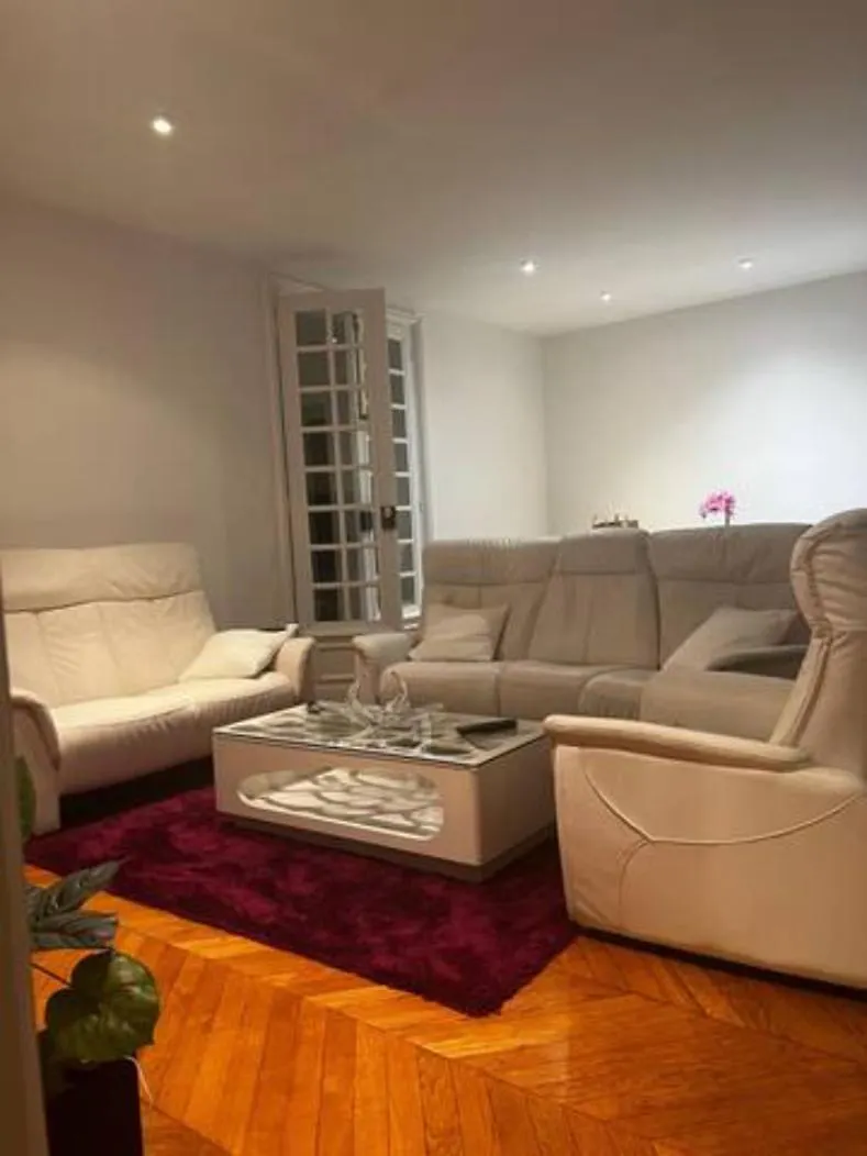 Homestay Eiffel Edge Escape 30 M From Eiffel Tower Apartment Paris