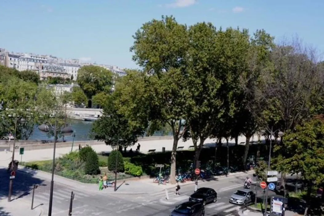 Homestay Eiffel Edge Escape 30 M From Eiffel Tower Apartment Paris