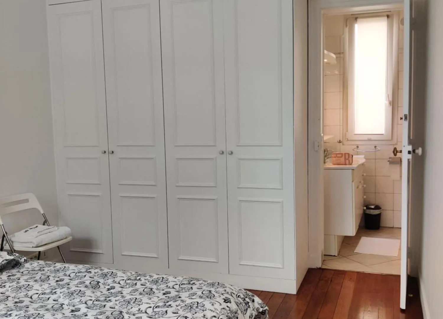 Eiffel Edge Escape 30 M From Eiffel Tower Apartment Paris Homestay